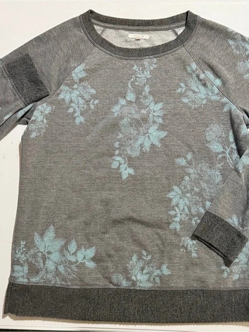Maurices Floral Sweatshirt in Gray & Blue Size Medium Like New